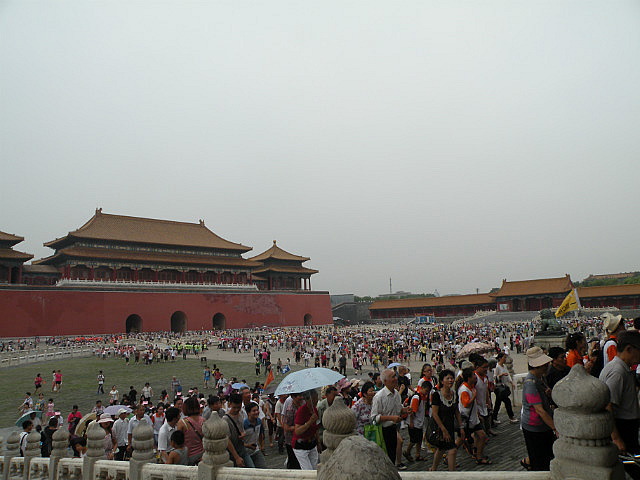 5.1343201387.crowds-going-to-see-the-forbidden-city